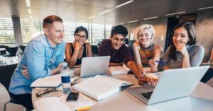 Can international students apply to Everglades University